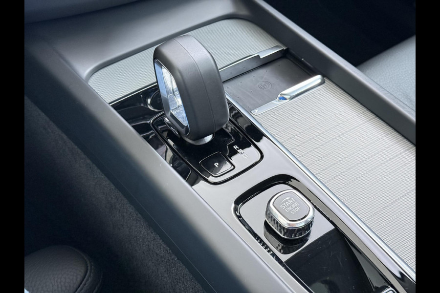 Volvo XC60 Plug-In Hybrid AWD T6 Plus Dark Recharge VAN:52.900,- VOOR:48.877,- UW HERFSTVOORDEEL:4.023,- ADAPT. CRUISE CONTROL | STUUR & STOEL VERWARMING | PANORAMA DAK | 360 GRADEN CAMERA | ELEK. STOELEN MET GEHEUGEN | HARMAN/KARDON AUDIO