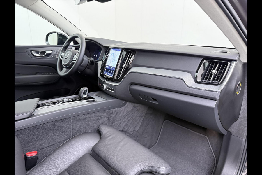 Volvo XC60 Plug-In Hybrid AWD T6 Plus Dark Recharge VAN:52.900,- VOOR:48.877,- UW HERFSTVOORDEEL:4.023,- ADAPT. CRUISE CONTROL | STUUR & STOEL VERWARMING | PANORAMA DAK | 360 GRADEN CAMERA | ELEK. STOELEN MET GEHEUGEN | HARMAN/KARDON AUDIO