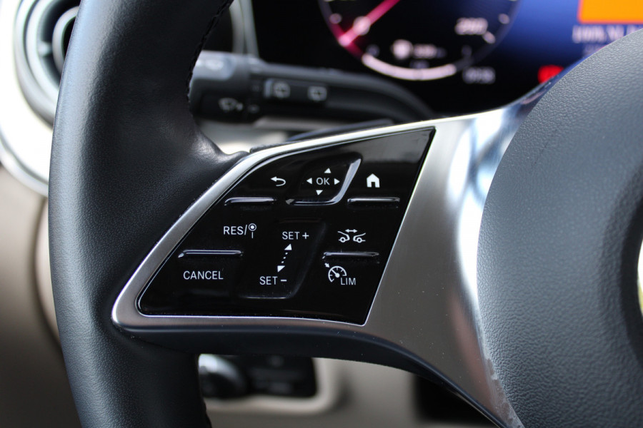 Mercedes-Benz V-Klasse 300d / XXL / AMG / DC / Exclusive / 4-Matic / Luchtv / Elec Stoel voor + Achter / Burmester / NIEUWSTAAT