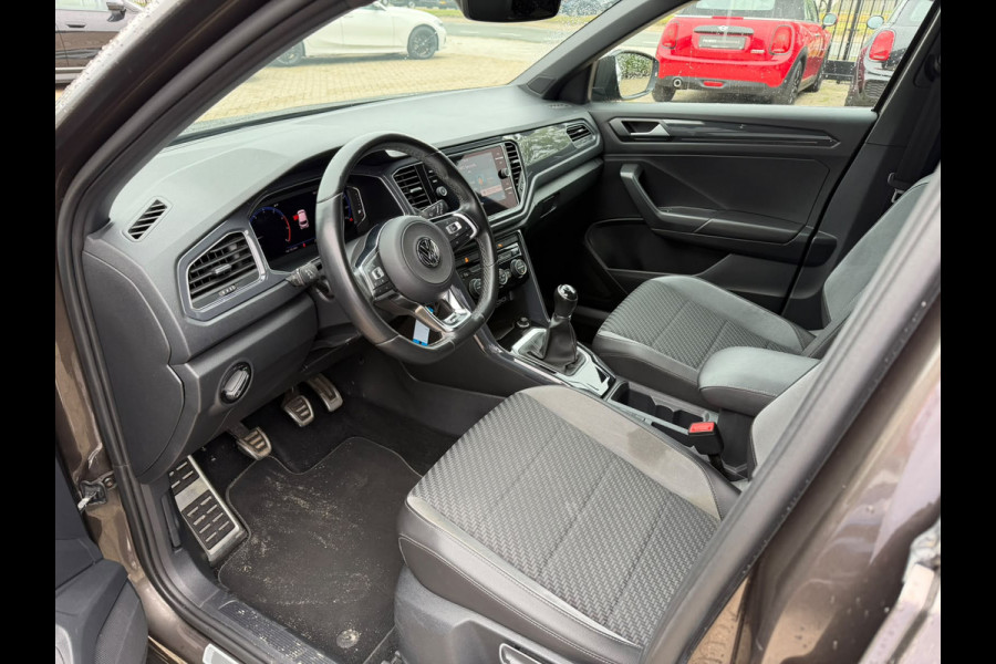 Volkswagen T-Roc 1.5 TSI Sport Business R | R-Line | Adaptive Cruise Control | Navigatie | LED | Apple Carplay | Parkeersensoren | Climate Control | DAB | Digitale Tellers |