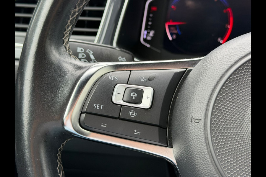 Volkswagen T-Roc 1.5 TSI Sport Business R | R-Line | Adaptive Cruise Control | Navigatie | LED | Apple Carplay | Parkeersensoren | Climate Control | DAB | Digitale Tellers |