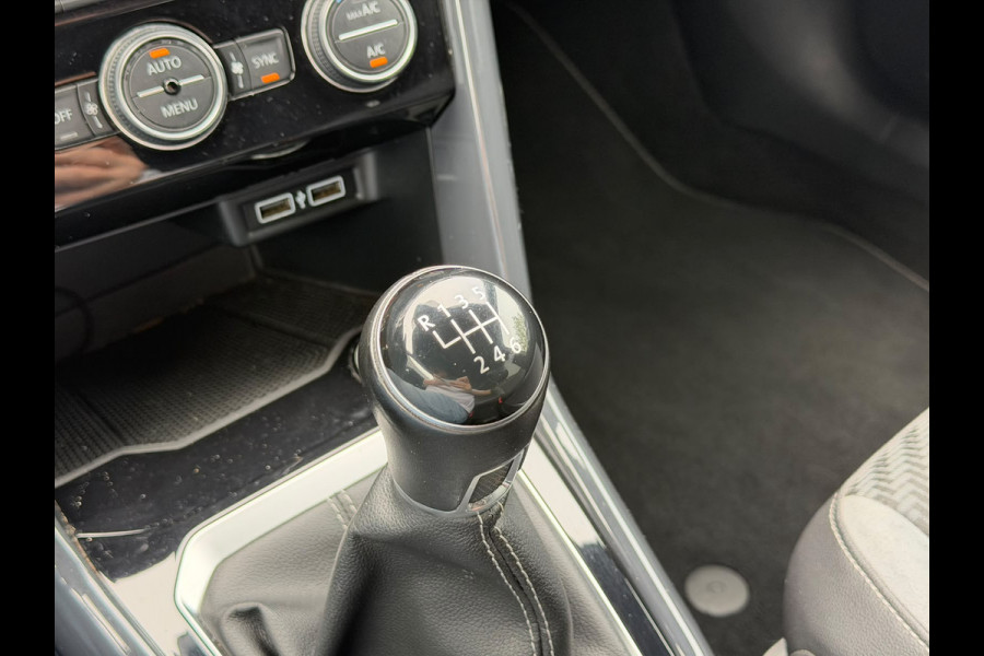 Volkswagen T-Roc 1.5 TSI Sport Business R | R-Line | Adaptive Cruise Control | Navigatie | LED | Apple Carplay | Parkeersensoren | Climate Control | DAB | Digitale Tellers |