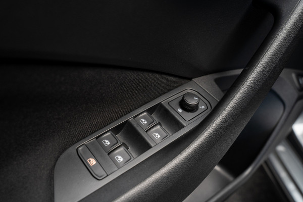 Škoda SCALA 1.0 TSI Monte Carlo Matrix Koplampen Navigatie Stuur & Stoel verwarming Cruise control Winter set