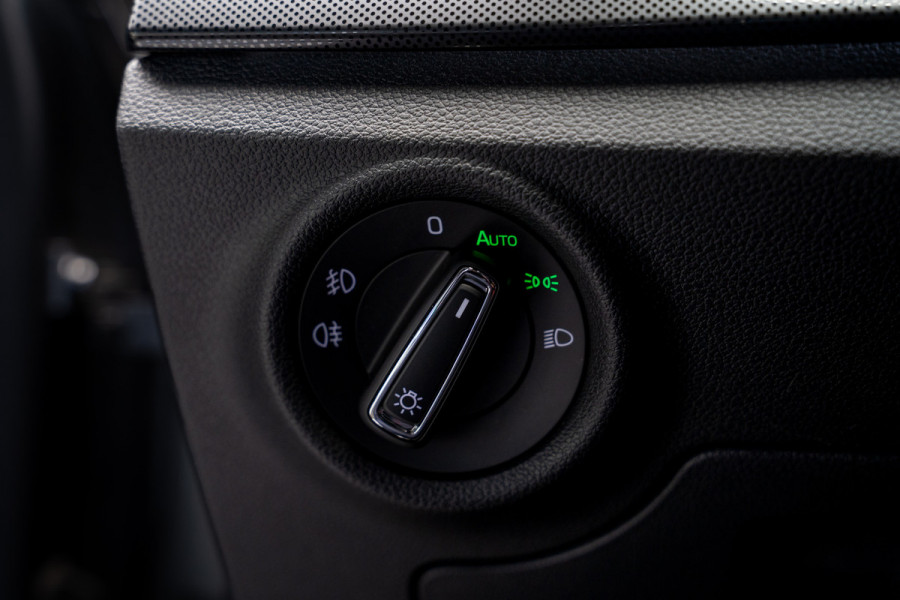 Škoda SCALA 1.0 TSI Monte Carlo Matrix Koplampen Navigatie Stuur & Stoel verwarming Cruise control Winter set
