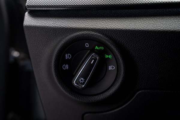 Škoda SCALA 1.0 TSI Monte Carlo Matrix Koplampen Navigatie Stuur & Stoel verwarming Cruise control Winter set