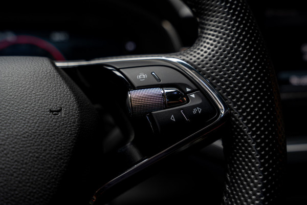 Škoda SCALA 1.0 TSI Monte Carlo Matrix Koplampen Navigatie Stuur & Stoel verwarming Cruise control Winter set