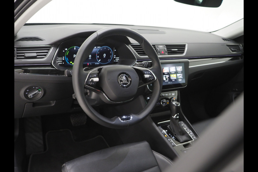 Škoda Superb Combi 1.4 TSI iV Laurin & Klement | Leder | Trekhaak | Stoelventilatie | Massage | Canton | Keyless | Memory | Carplay