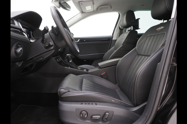 Škoda Superb Combi 1.4 TSI iV Laurin & Klement | Leder | Trekhaak | Stoelventilatie | Massage | Canton | Keyless | Memory | Carplay