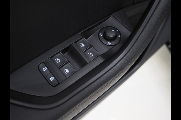 Škoda Superb Combi 1.4 TSI iV Laurin & Klement | Leder | Trekhaak | Stoelventilatie | Massage | Canton | Keyless | Memory | Carplay