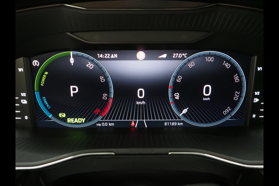 Škoda Superb Combi 1.4 TSI iV Laurin & Klement | Leder | Trekhaak | Stoelventilatie | Massage | Canton | Keyless | Memory | Carplay