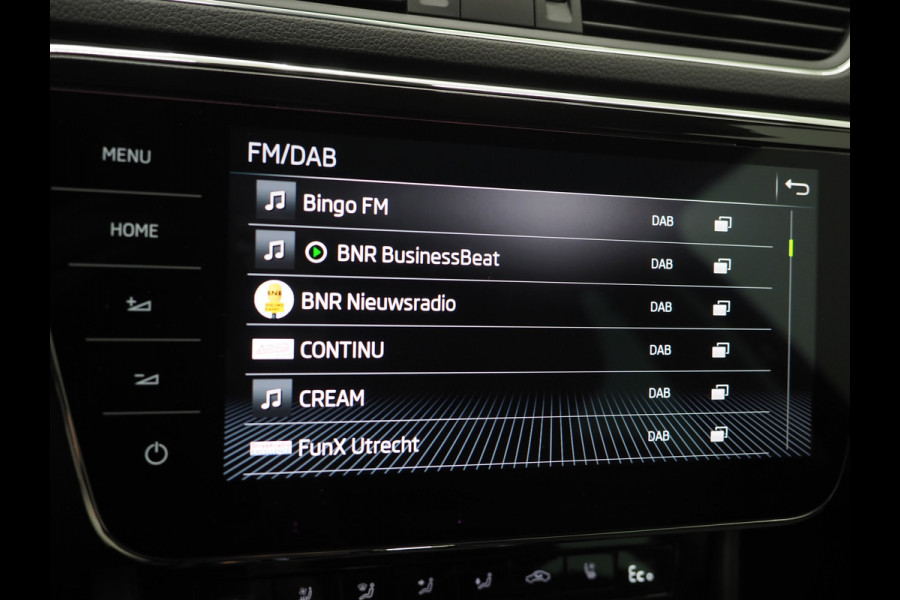 Škoda Superb Combi 1.4 TSI iV Laurin & Klement | Leder | Trekhaak | Stoelventilatie | Massage | Canton | Keyless | Memory | Carplay