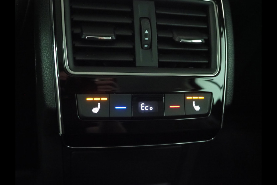 Škoda Superb Combi 1.4 TSI iV Laurin & Klement | Leder | Trekhaak | Stoelventilatie | Massage | Canton | Keyless | Memory | Carplay