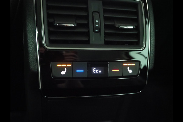 Škoda Superb Combi 1.4 TSI iV Laurin & Klement | Leder | Trekhaak | Stoelventilatie | Massage | Canton | Keyless | Memory | Carplay