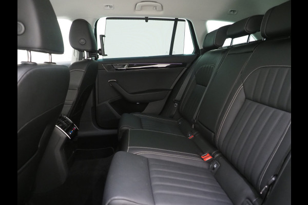 Škoda Superb Combi 1.4 TSI iV Laurin & Klement | Leder | Trekhaak | Stoelventilatie | Massage | Canton | Keyless | Memory | Carplay