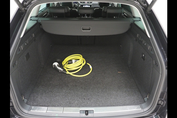 Škoda Superb Combi 1.4 TSI iV Laurin & Klement | Leder | Trekhaak | Stoelventilatie | Massage | Canton | Keyless | Memory | Carplay