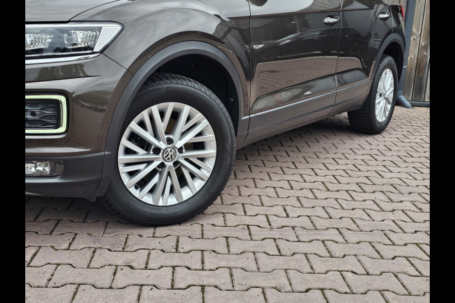 Volkswagen T-Roc 1.5 TSI DSG Style | LED | Stoel & stuurverwarming | ACC | Keyless | App-connect | Navi |
