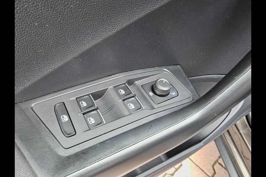 Volkswagen T-Roc 1.5 TSI DSG Style | LED | Stoel & stuurverwarming | ACC | Keyless | App-connect | Navi |