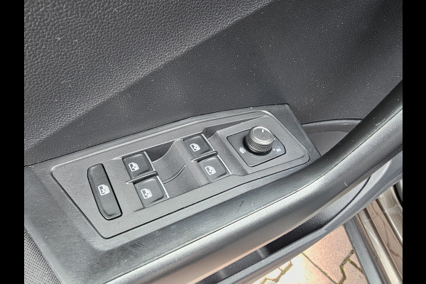 Volkswagen T-Roc 1.5 TSI DSG Style | LED | Stoel & stuurverwarming | ACC | Keyless | App-connect | Navi |