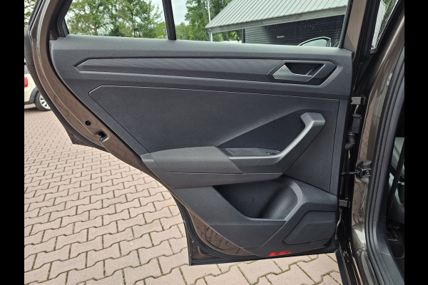 Volkswagen T-Roc 1.5 TSI DSG Style | LED | Stoel & stuurverwarming | ACC | Keyless | App-connect | Navi |