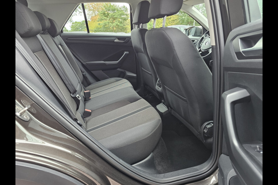Volkswagen T-Roc 1.5 TSI DSG Style | LED | Stoel & stuurverwarming | ACC | Keyless | App-connect | Navi |