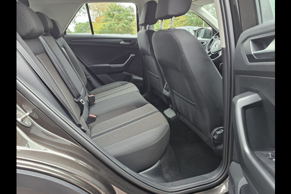 Volkswagen T-Roc 1.5 TSI DSG Style | LED | Stoel & stuurverwarming | ACC | Keyless | App-connect | Navi |