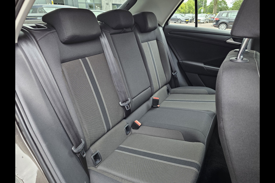 Volkswagen T-Roc 1.5 TSI DSG Style | LED | Stoel & stuurverwarming | ACC | Keyless | App-connect | Navi |