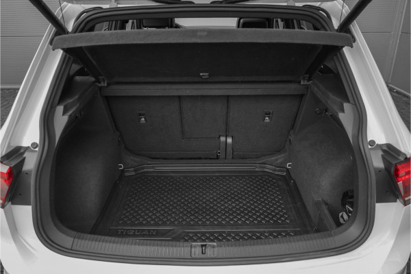 Volkswagen Tiguan 1.5 TSI DSG R-Line Pano ACC Camera CarPlay 20" Suzuka