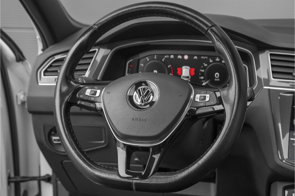 Volkswagen Tiguan 1.5 TSI DSG R-Line Pano ACC Camera CarPlay 20" Suzuka