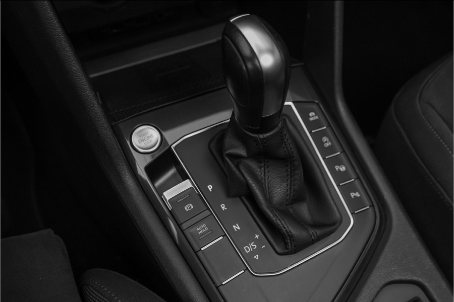 Volkswagen Tiguan 1.5 TSI DSG R-Line Pano ACC Camera CarPlay 20" Suzuka