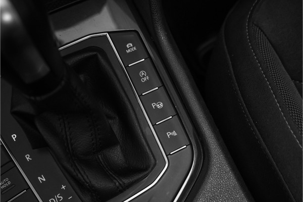 Volkswagen Tiguan 1.5 TSI DSG R-Line Pano ACC Camera CarPlay 20" Suzuka