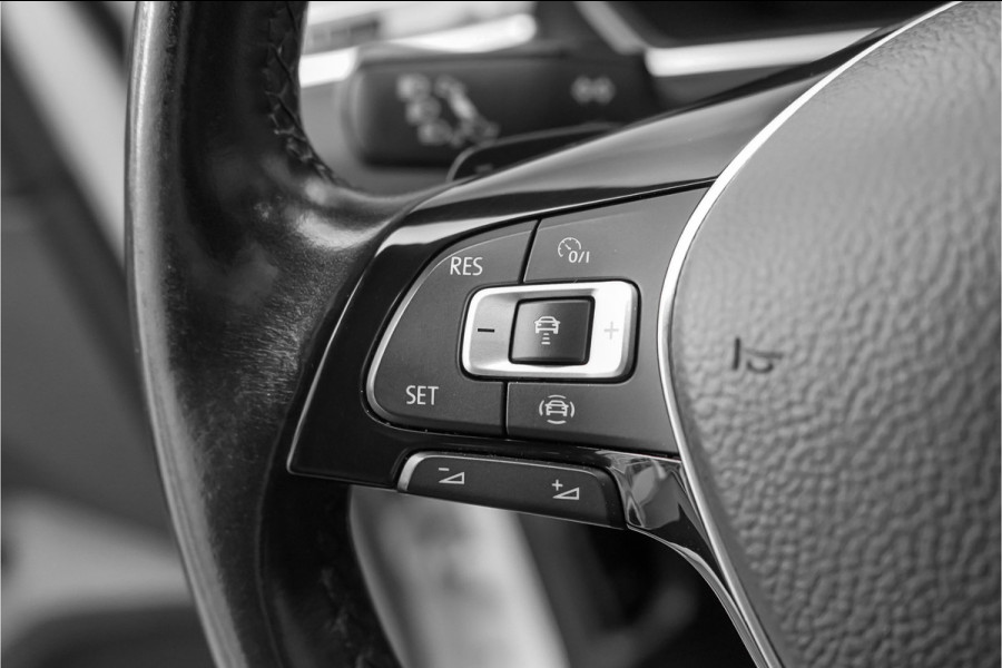 Volkswagen Tiguan 1.5 TSI DSG R-Line Pano ACC Camera CarPlay 20" Suzuka