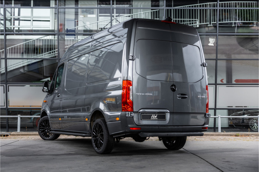 Mercedes-Benz Sprinter 317 1.9 CDI L2H2 | AMG | LED | CarPlay | Camera | Navigatie | Stoelverwarming | Cruise control | Dealer onderhouden | Lederen bekleding | Nieuwe APK | L2H2