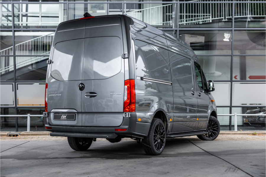 Mercedes-Benz Sprinter 317 1.9 CDI L2H2 | AMG | LED | CarPlay | Camera | Navigatie | Stoelverwarming | Cruise control | Dealer onderhouden | Lederen bekleding | Nieuwe APK | L2H2