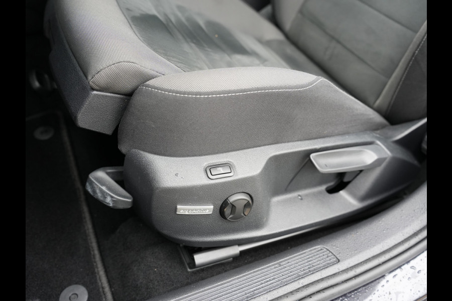Volkswagen Golf 1.0 TSI Comfortline Business | Adaptive Cruise | Stoelverwarming | Android/Apple Carplay