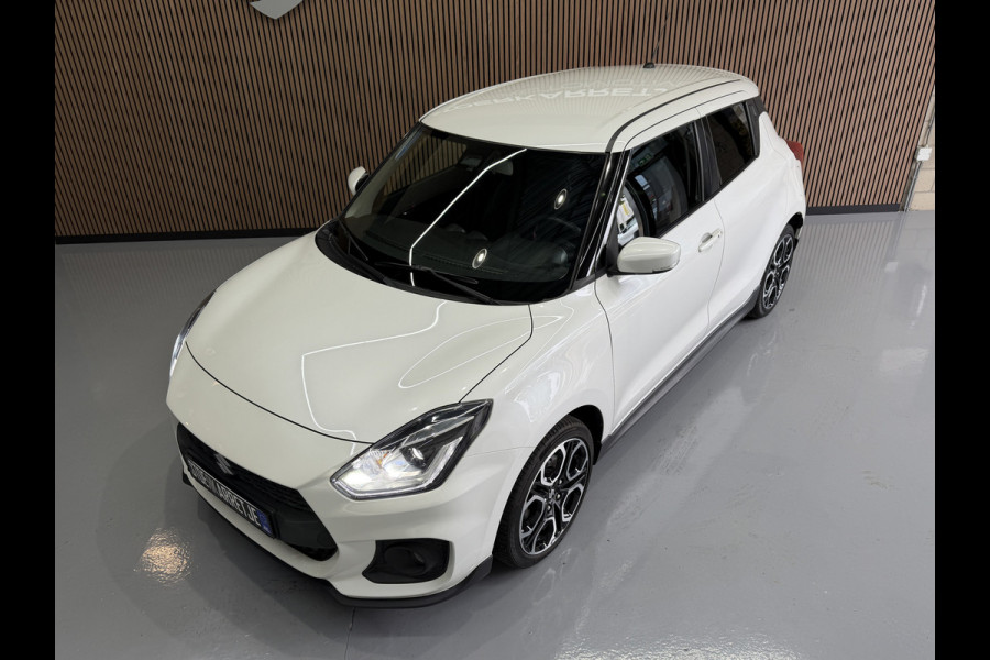 Suzuki Swift 1.4 Sport Smart Hybrid Navi | 17" | Carplay | Camera | Stoelverwarming | ACC | Dodehoek | 100% Elk jaar Suzuki Dealer onderhouden!