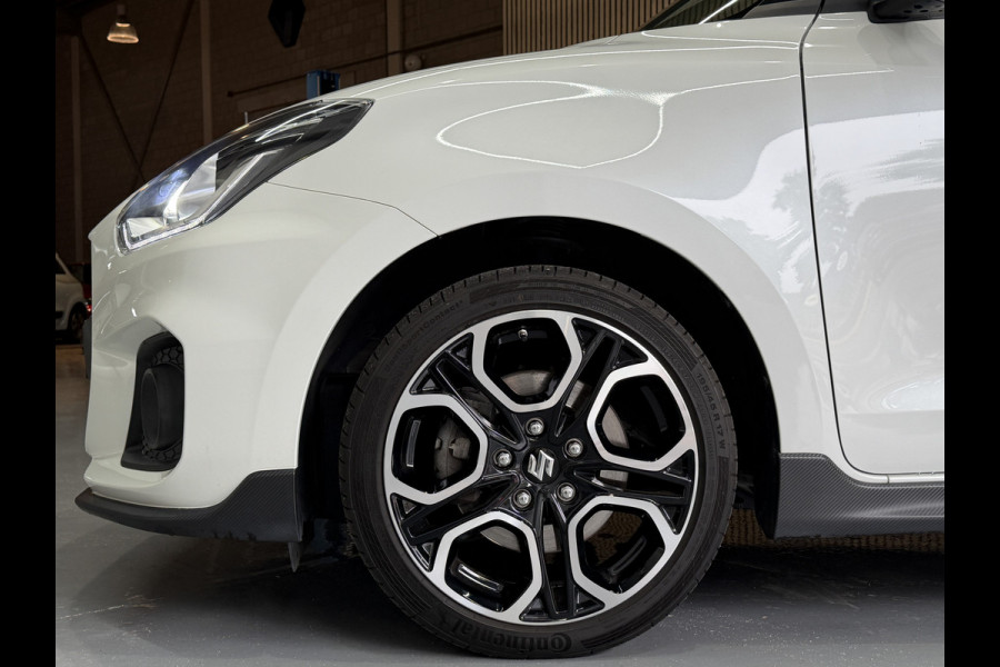 Suzuki Swift 1.4 Sport Smart Hybrid Navi | 17" | Carplay | Camera | Stoelverwarming | ACC | Dodehoek | 100% Elk jaar Suzuki Dealer onderhouden!