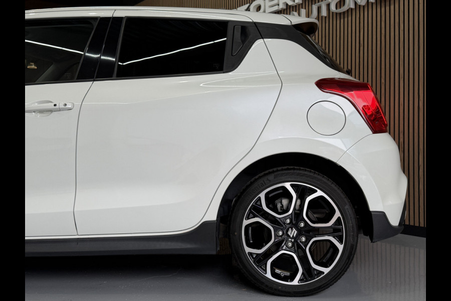 Suzuki Swift 1.4 Sport Smart Hybrid Navi | 17" | Carplay | Camera | Stoelverwarming | ACC | Dodehoek | 100% Elk jaar Suzuki Dealer onderhouden!