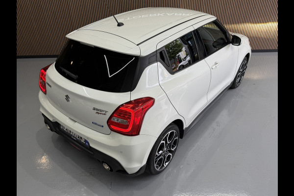 Suzuki Swift 1.4 Sport Smart Hybrid Navi | 17" | Carplay | Camera | Stoelverwarming | ACC | Dodehoek | 100% Elk jaar Suzuki Dealer onderhouden!