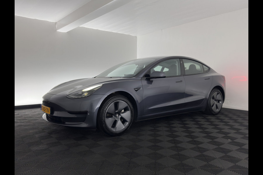 Tesla Model 3 RWD 60 kWh [3-Fase-11kW] {SoH-88%} (INCL-BTW) Aut. *PANO | AUTOPILOT | LEATHER | KEYLESS | FULL-LED | MEMORY-PACK | TOPVIEW | DAB | CARPLAY | DIGI-COCKPIT | LANE-ASSIST | HEATED-COMFORTSEATS | 18"ALU*