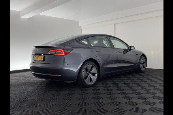 Tesla Model 3 RWD 60 kWh [3-Fase-11kW] {SoH-88%} (INCL-BTW) Aut. *PANO | AUTOPILOT | LEATHER | KEYLESS | FULL-LED | MEMORY-PACK | TOPVIEW | DAB | CARPLAY | DIGI-COCKPIT | LANE-ASSIST | HEATED-COMFORTSEATS | 18"ALU*