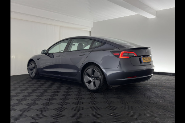 Tesla Model 3 RWD 60 kWh [3-Fase-11kW] {SoH-88%} (INCL-BTW) Aut. *PANO | AUTOPILOT | LEATHER | KEYLESS | FULL-LED | MEMORY-PACK | TOPVIEW | DAB | CARPLAY | DIGI-COCKPIT | LANE-ASSIST | HEATED-COMFORTSEATS | 18"ALU*