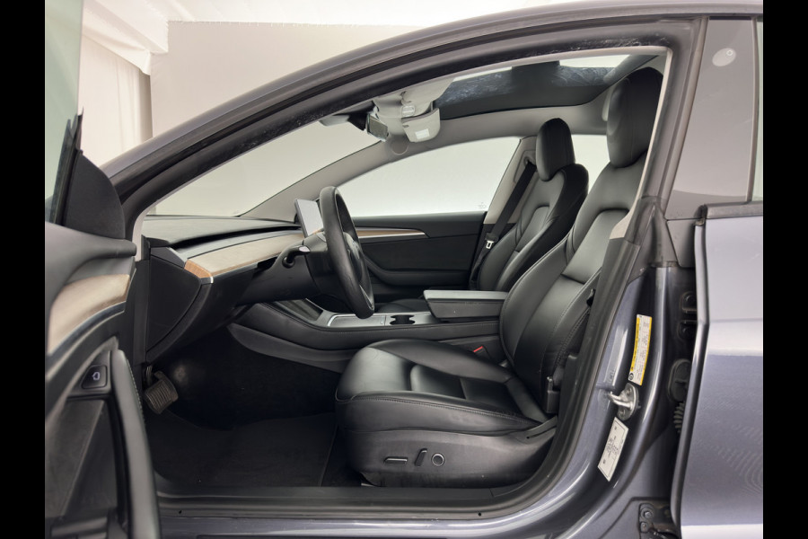 Tesla Model 3 RWD 60 kWh [3-Fase-11kW] {SoH-88%} (INCL-BTW) Aut. *PANO | AUTOPILOT | LEATHER | KEYLESS | FULL-LED | MEMORY-PACK | TOPVIEW | DAB | CARPLAY | DIGI-COCKPIT | LANE-ASSIST | HEATED-COMFORTSEATS | 18"ALU*