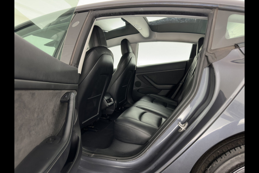 Tesla Model 3 RWD 60 kWh [3-Fase-11kW] {SoH-88%} (INCL-BTW) Aut. *PANO | AUTOPILOT | LEATHER | KEYLESS | FULL-LED | MEMORY-PACK | TOPVIEW | DAB | CARPLAY | DIGI-COCKPIT | LANE-ASSIST | HEATED-COMFORTSEATS | 18"ALU*