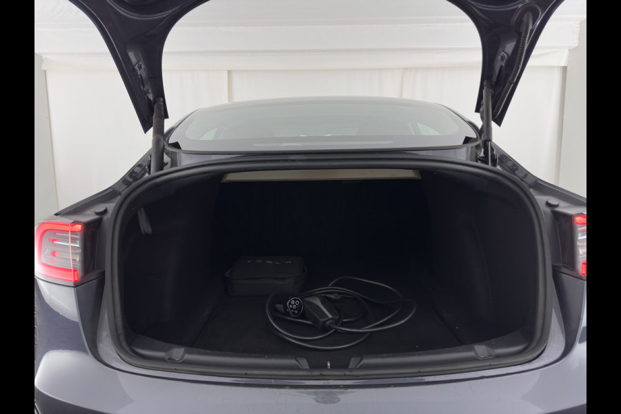 Tesla Model 3 RWD 60 kWh [3-Fase-11kW] {SoH-88%} (INCL-BTW) Aut. *PANO | AUTOPILOT | LEATHER | KEYLESS | FULL-LED | MEMORY-PACK | TOPVIEW | DAB | CARPLAY | DIGI-COCKPIT | LANE-ASSIST | HEATED-COMFORTSEATS | 18"ALU*