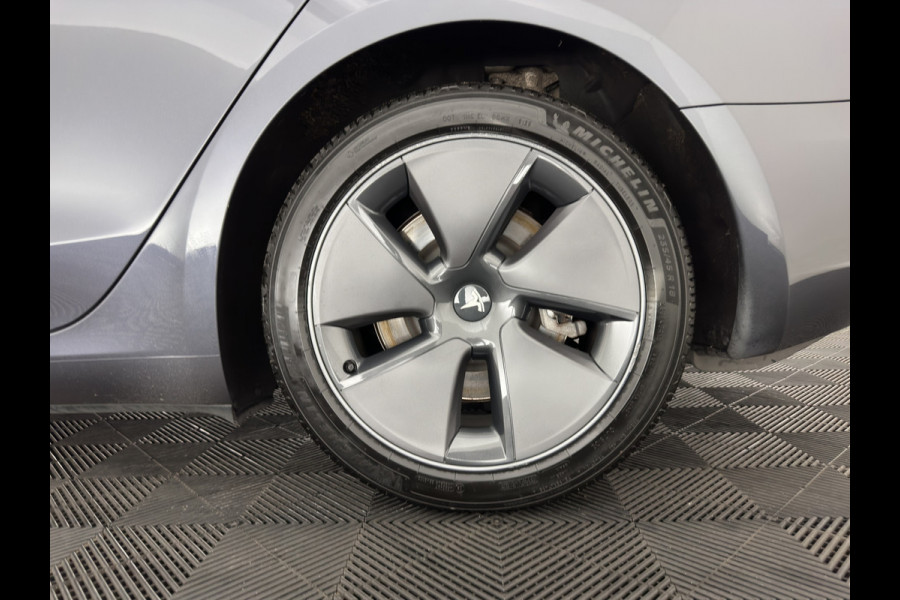 Tesla Model 3 RWD 60 kWh [3-Fase-11kW] {SoH-88%} (INCL-BTW) Aut. *PANO | AUTOPILOT | LEATHER | KEYLESS | FULL-LED | MEMORY-PACK | TOPVIEW | DAB | CARPLAY | DIGI-COCKPIT | LANE-ASSIST | HEATED-COMFORTSEATS | 18"ALU*