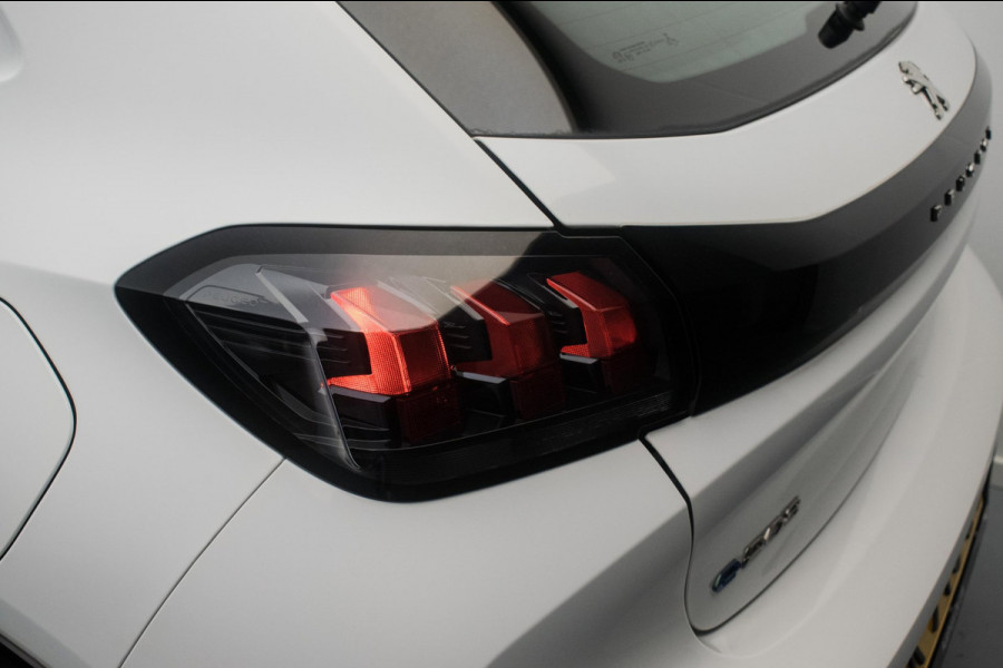 Peugeot e-208 EV Active Pack 50 kWh SOH 92% NL-auto [ 1e Eigenaar Carplay LED Parkeersensoren 16 Inch Velgen Cruise Control ]