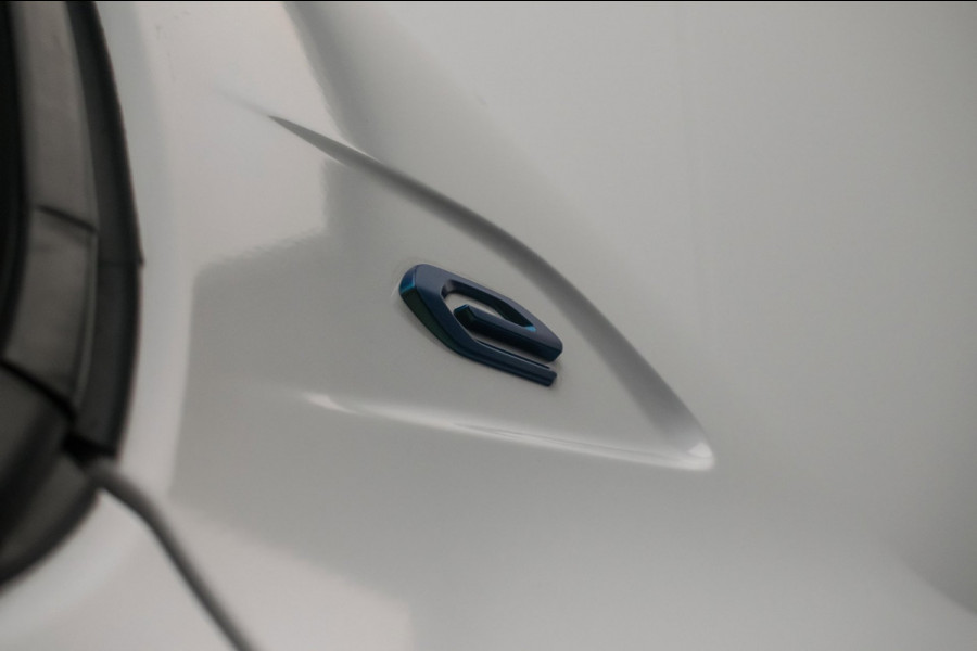 Peugeot e-208 EV Active Pack 50 kWh SOH 92% NL-auto [ 1e Eigenaar Carplay LED Parkeersensoren 16 Inch Velgen Cruise Control ]