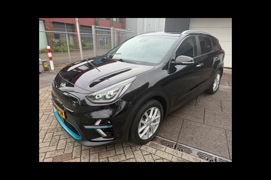Kia e-Niro DynamicPlusLine 64 kWh AIRCO I NAV I LEDER INERIEUR I OPEN DAK I 1e EIGENAAR I COMPLETE ONDERHOUDSHISTORIE I SOH 95,3% MET 12 MAANDEN ALL-IN GARANTIE