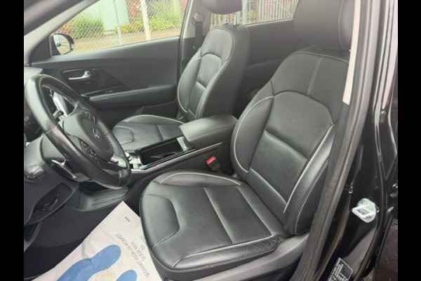 Kia e-Niro DynamicPlusLine 64 kWh AIRCO I NAV I LEDER INERIEUR I OPEN DAK I 1e EIGENAAR I COMPLETE ONDERHOUDSHISTORIE I SOH 95,3% MET 12 MAANDEN ALL-IN GARANTIE