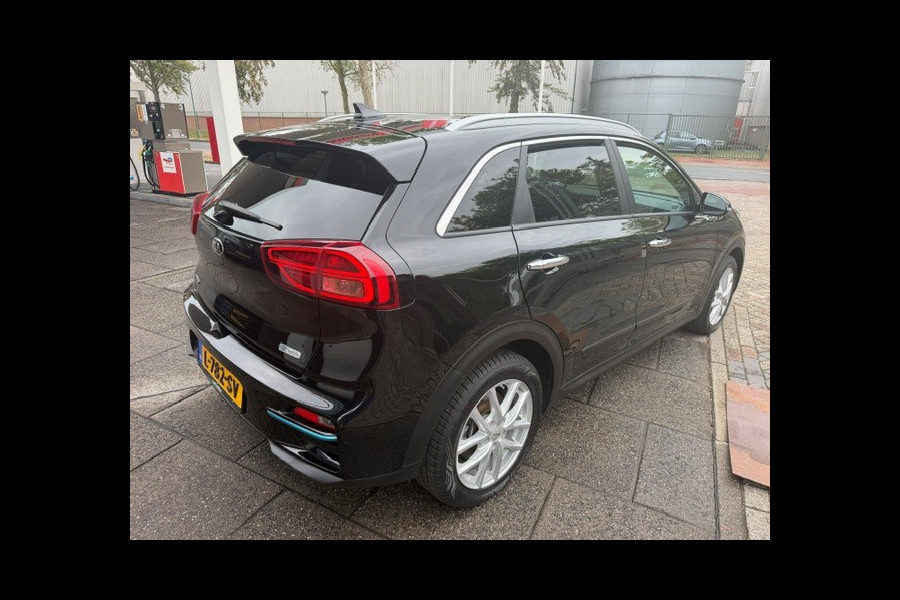 Kia e-Niro DynamicPlusLine 64 kWh AIRCO I NAV I LEDER INERIEUR I OPEN DAK I 1e EIGENAAR I COMPLETE ONDERHOUDSHISTORIE I SOH 95,3% MET 12 MAANDEN ALL-IN GARANTIE